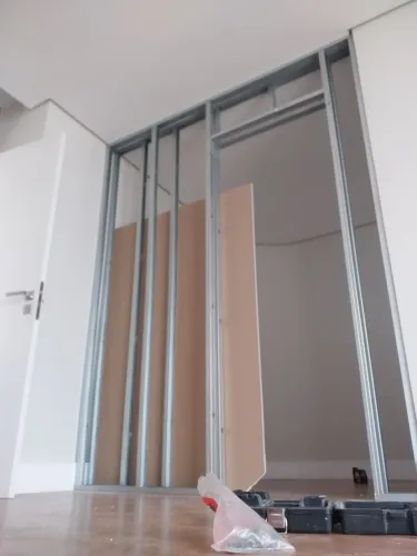 Vaga ajudante gesseiro