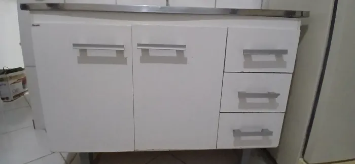 Gabinete de Cozinha com Pia de Inox
