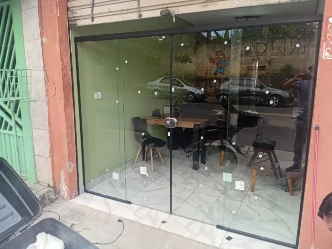 Porta de vidro paga na Instalação 