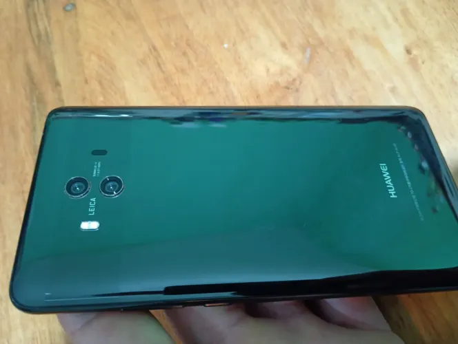 Celular Huawei Mate 10. 6 GB de RAM e128 de memória interna