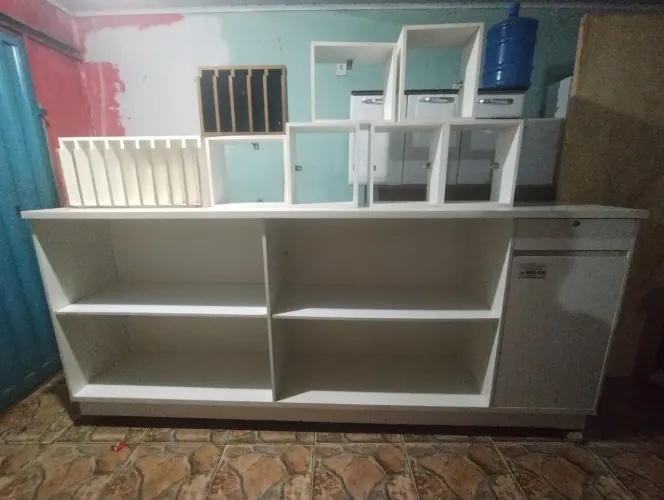 Kit Balcão de vendas grande com 6 Nichos e 2 Expositor de cigarros 