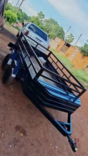 Vendo carretinha trucada semi nova 