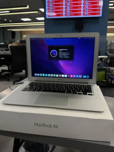 MacBook Air 13" (i5 / 8GB RAM) - Completo na Caixa (Atenção à Bateria)