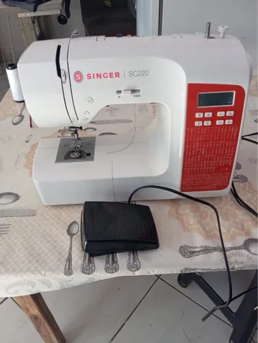 Máquina de Costura Singer
