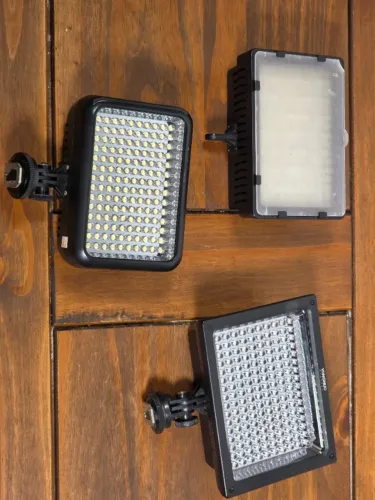 Lote 3 Iluminadores LED (Yongnuo/CN-160) - Funcionando - Uso a Pilha ou Bateria