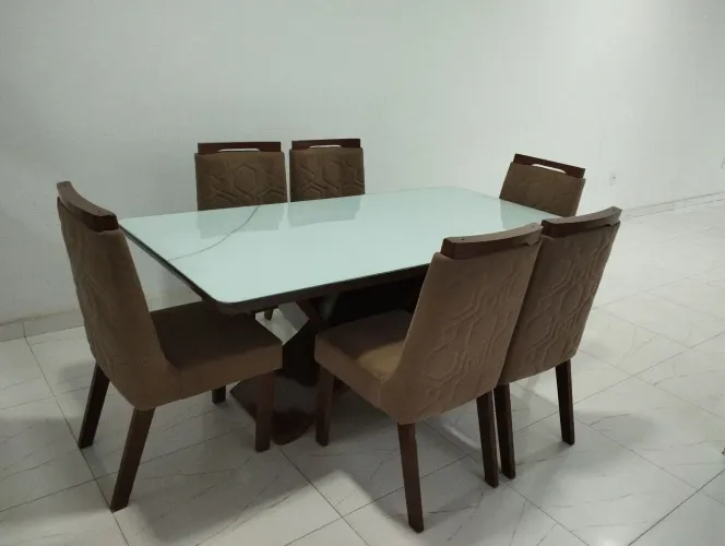 Mesa, 6 cadeiras.