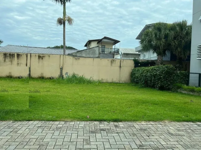 Lote/terreno com 400m² para venda em condomínio fechado em Balneário Camboriú, Santa Catar