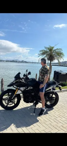 Vendo moto praticamente nova.