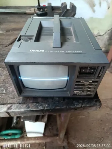 Vendo Mini tv e rádio o rádio funciona a TV acende a tela maís não ABRE