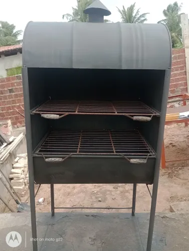 Churrasqueira M com assessórios 