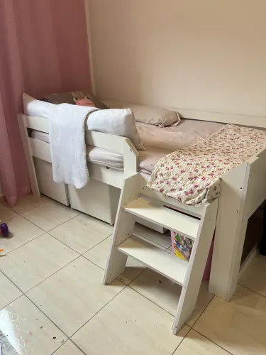 Cama de Solteiro Alta com caixas organizadoras