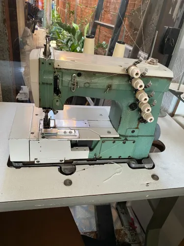 Máquina costura industrial galoneira