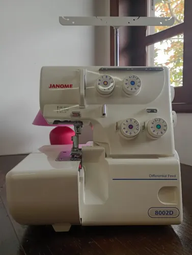 Máquina Overloque Janome 8002D - Seminova