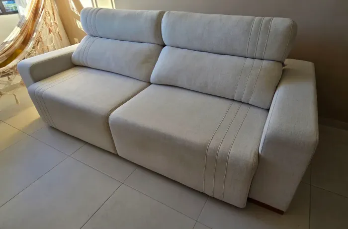Sofá reclinável e retrátil de 2,5m
