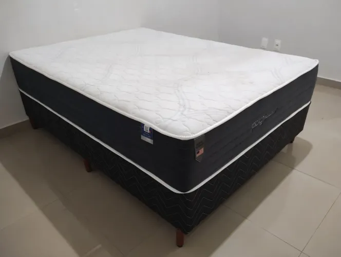 Vende-se cama de casal seminova
