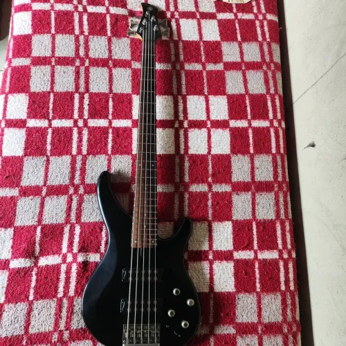 Contra baixo Yamaha Trbx 305 (Leia a descrição).