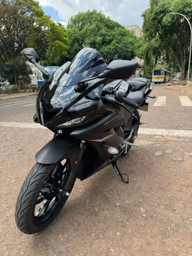 Yamaha R15 2025 Impecável - Apenas 5.800km - Revisada na Concessionária