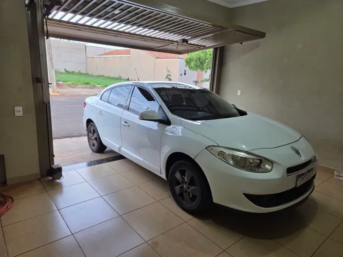 Renault Fluence Sed. Dynamique 2.0 16V Flex Aut. 2013