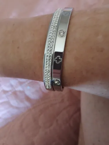 Dois lindos Braceletes em aço titânio 316 L e Zircônias