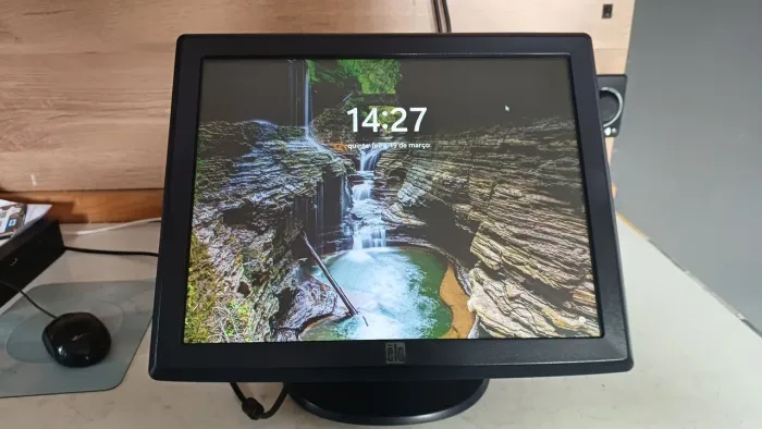 Monitor Touch Screen 15"<br><br>Enviar para<br>Elo ET1515L-7CWC-1-GY-G Touchscreen Monitor 15" LCD