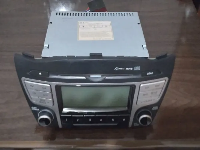 Um rádio original da ix35 2011