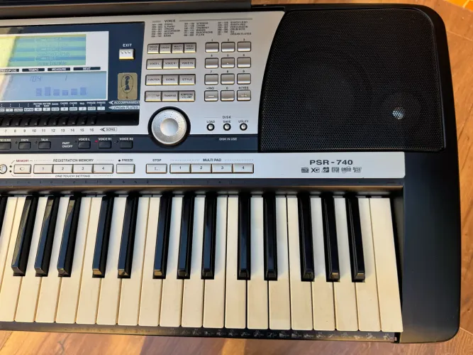 Teclado Yamaha PSR 740