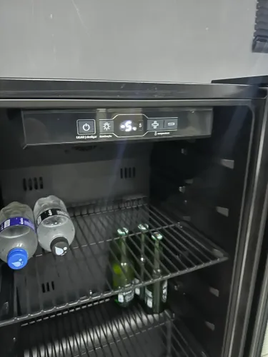 Cervejeira Midea 96L