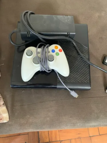 vendo: xbox 360 semi novo, poucas marcas de uso, pra sair rápido está parado