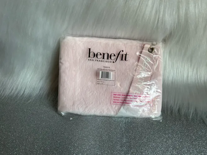 Cluth Rosa de Pelúcia da Benefit Cosmetics