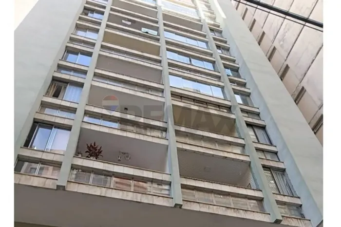 Apartamento à venda, ao lado do Parque Halfeld, com dois quartos, sendo 1 suíte, área de s