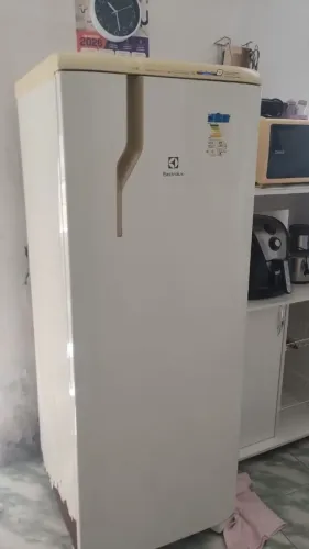 Geladeira funcionando, mas não está congelando.