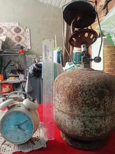 R$90 Candieiro e Relógio Retro "Decoração".