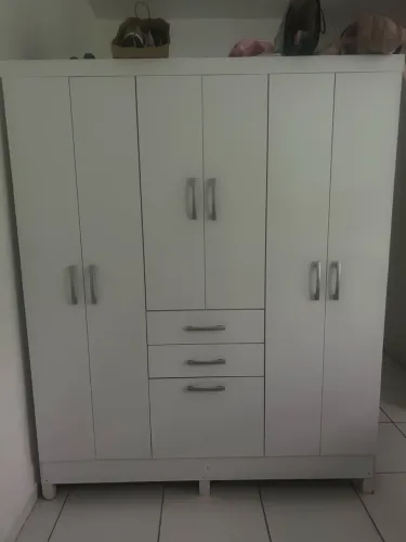Vende se guarda roupa solteiro
