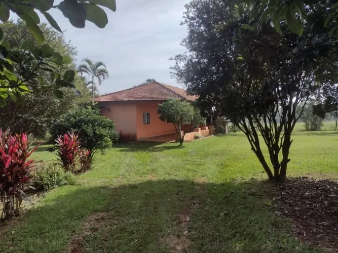 Sítio à venda em Itapetininga-SP, Área Rural: 2 quartos, 3 salas, 2 banheiros, 2 vagas de 