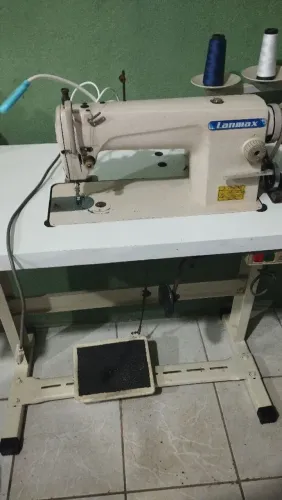 Máquina reta seminova industrial 2 vezes usanda 