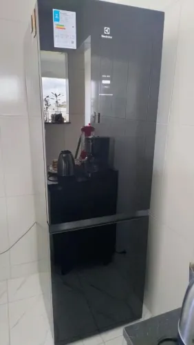 Geladeira Electrolux Black Glass lb42g