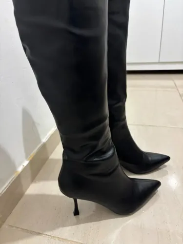 Bota feminina, cano alto bico fino