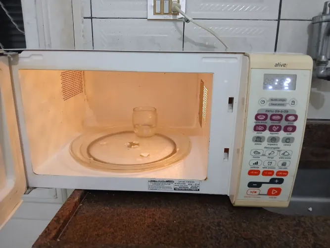 Micro-ondas Brastemp 30 litros.