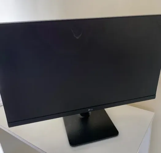 Monitor LG 24MP400-B para retirada de peças