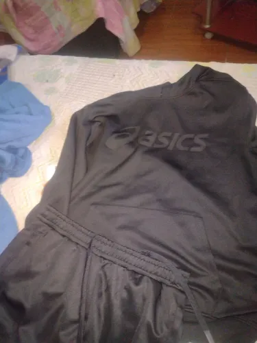 Conjunto esportivo acics