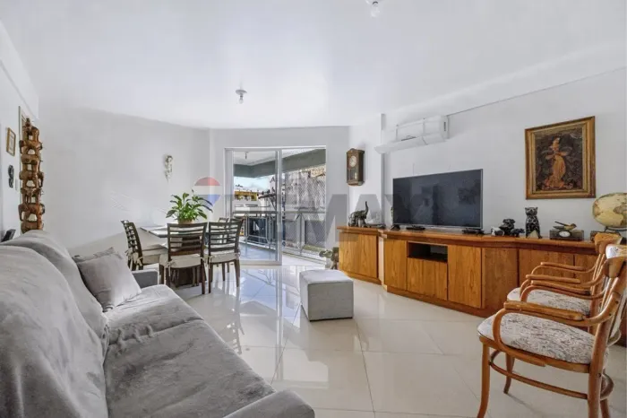 APARTAMENTO À VENDA NO CENTRO DE SANTA MARIA | 3 DORMITÓRIOS | SACADA COM CHURRASQUEIRA |