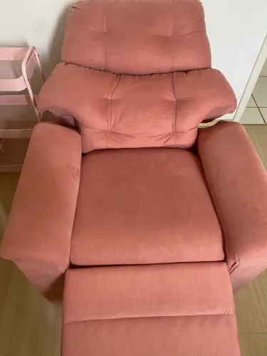 Poltrona reclinável rosa 