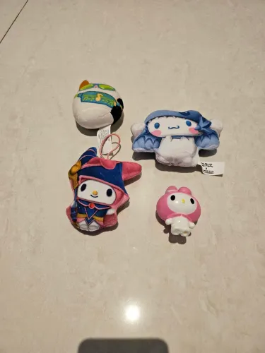 Lote 4 Bonecos Hello Kitty Yugioh Squishmallow Mcdonalds