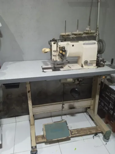 Máquina de costura 