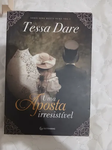 Livro "Uma aposta Irresistível" de Tessa Dare (excelente estado)