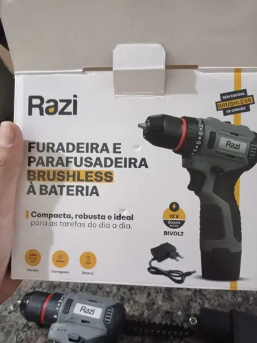 Vendo furadeira e parafusadeira BRUSHLESS á bateria na caixa.