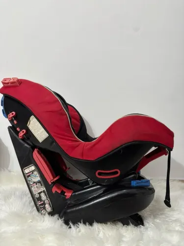 Cadeirinha de carro kiddo reclina 100% e está completa