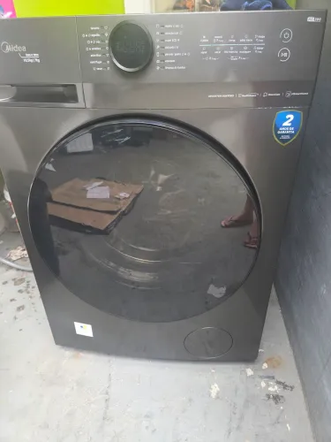 Lava e seca Midea muito nova