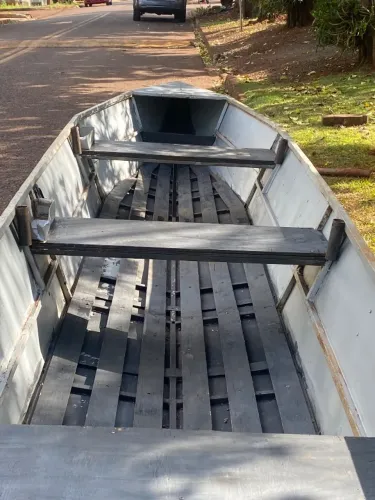 VENDE- SE BARCO DE ALUMINIO 5,5metros BORDA ALTA