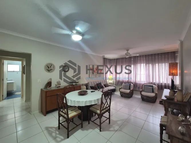 Apartamento reformado na Praia das Pitangueiras, Guaruja